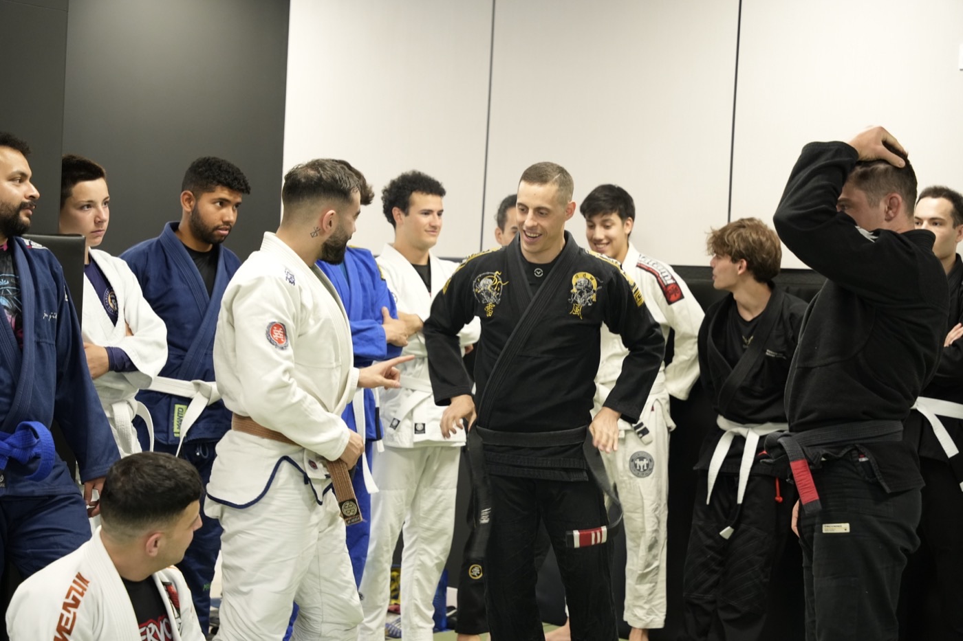 Entrenamiento de Jiu-Jitsu en la academia NEKO